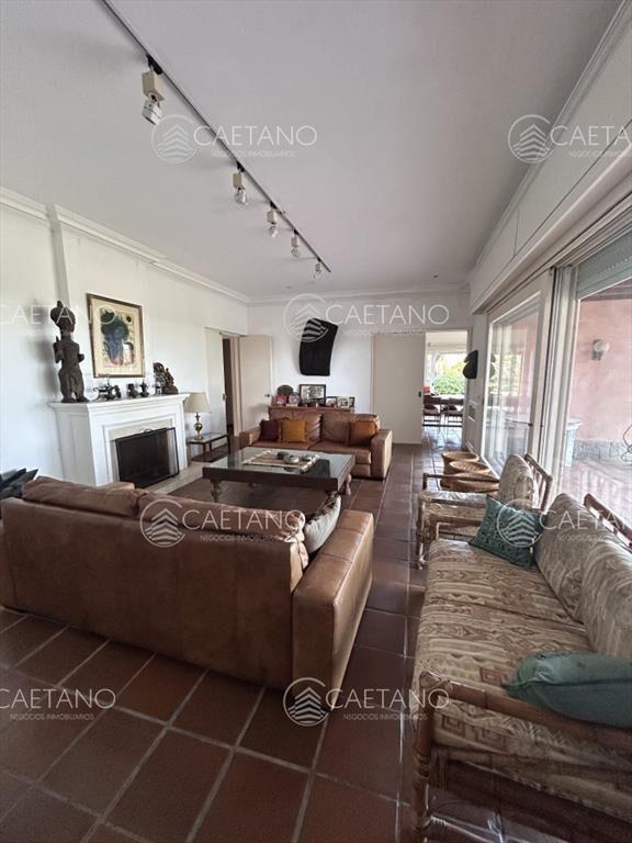 Hermosa casa en Solanas en primera linea