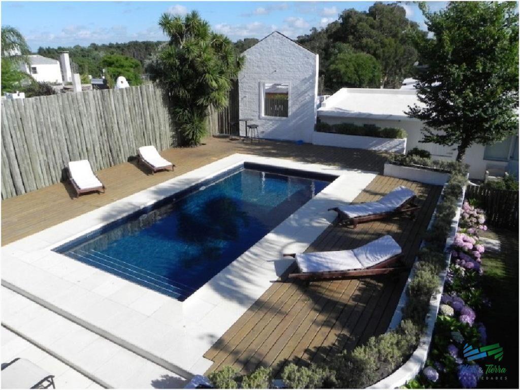En venta casa 4 dormitorios con piscina, la Punta