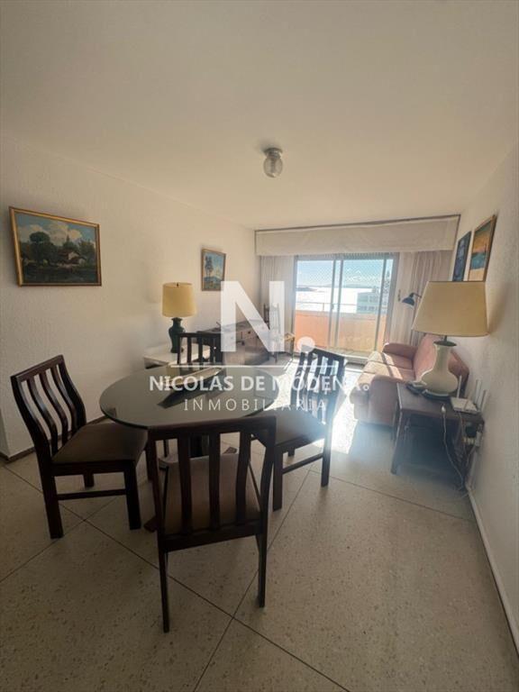 Vende apartamento de 1 dormitorio y medio en del