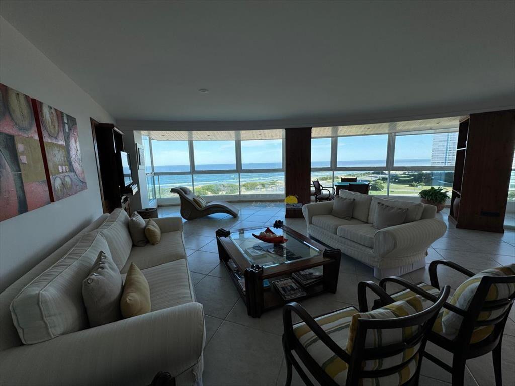 Apartamento en Venta de 3 dormitorios en Punta ,
