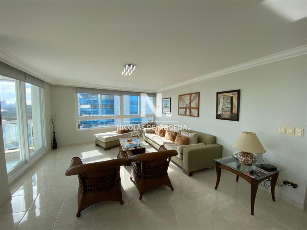 Hermoso departamento en venta de amplios