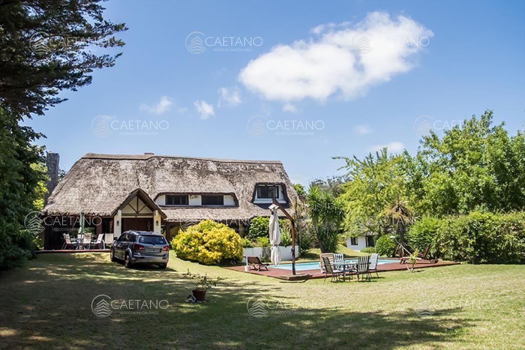 Casa de gran porte en Golf, Punta del Este