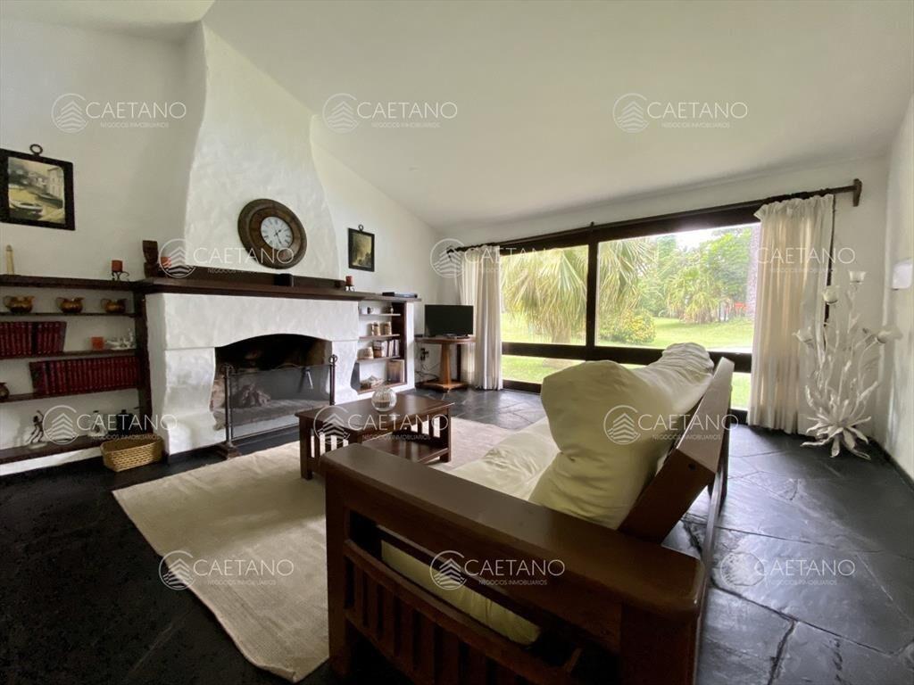 Venta casa con terreno de 6600m2 por Pedragosa