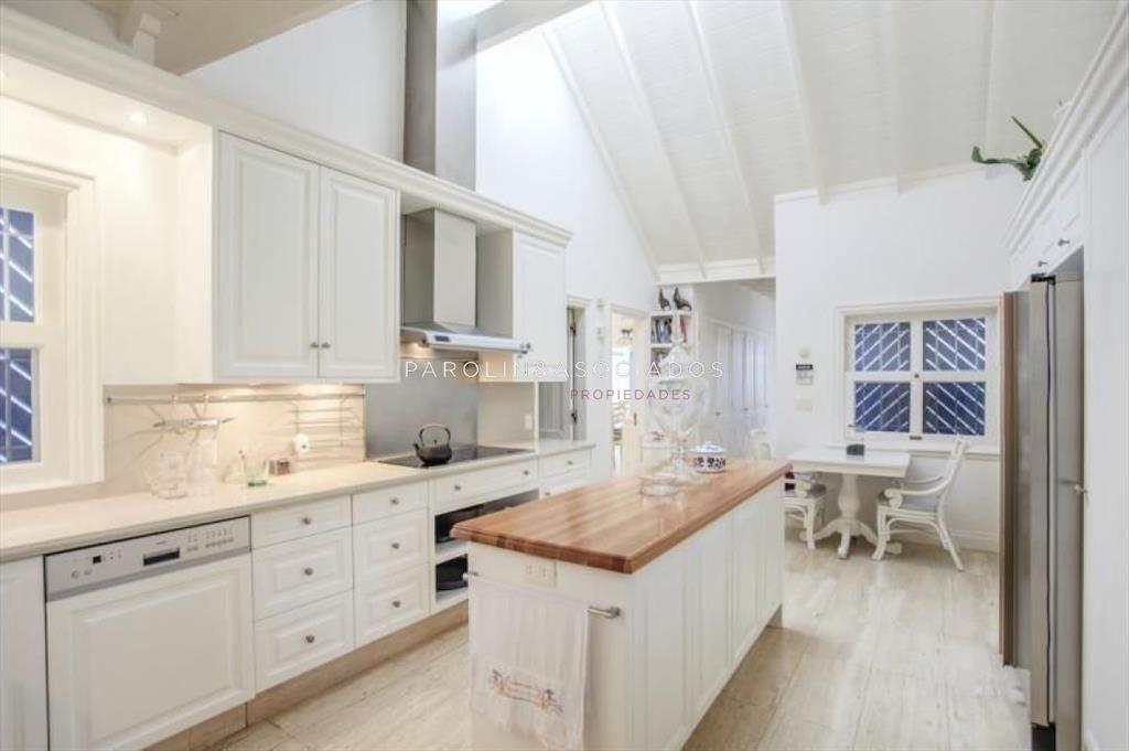 Casa en venta de 4 dormitorios en Beverly Hills,