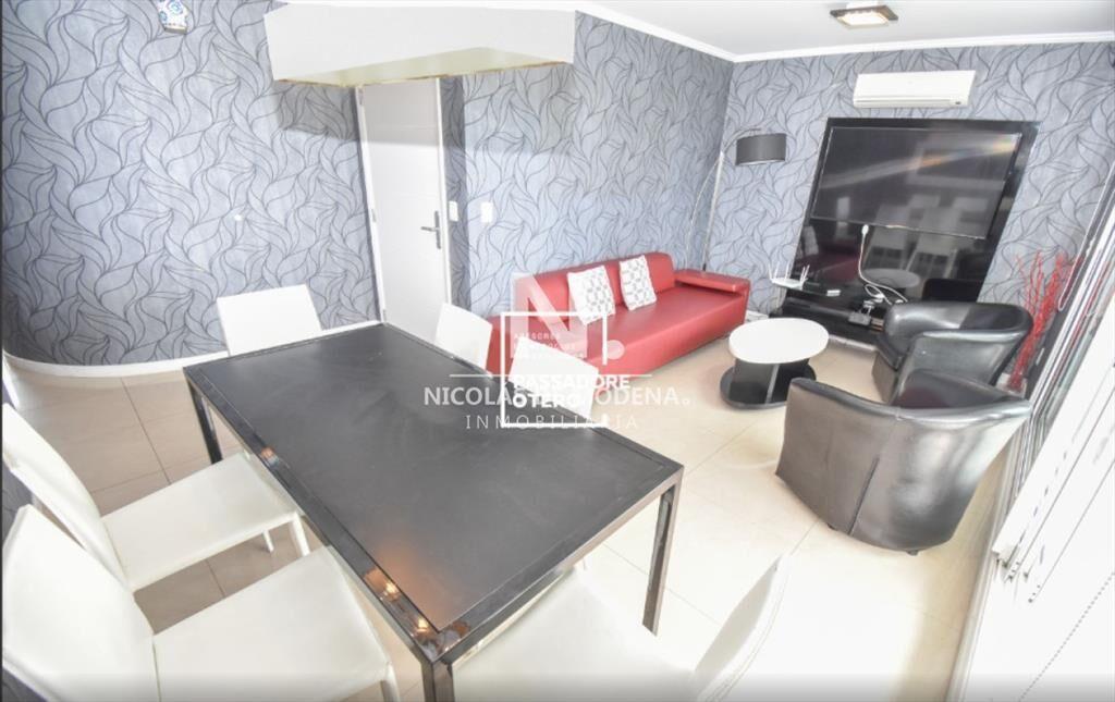 Vende apartamento de 3 dormitorios,en Mansa en