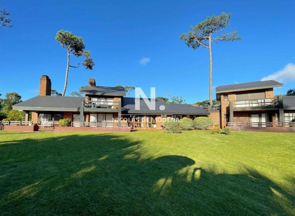 Espectacular mansion a solo metros de mar en venta, 8 dormi