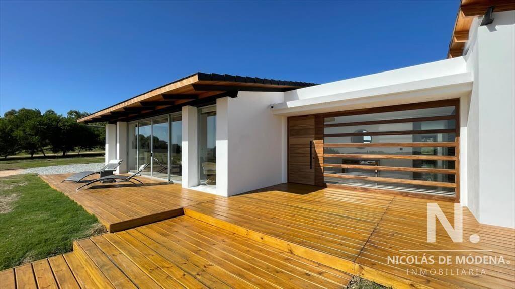 CASA EN VENTA - Pueblo Mio, 4 dormitorios, Manantiales