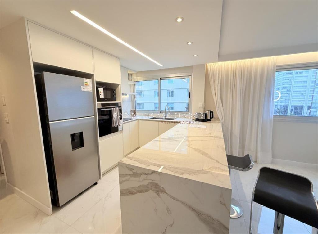 Apartamento en venta de 3 dormitorios en edificio