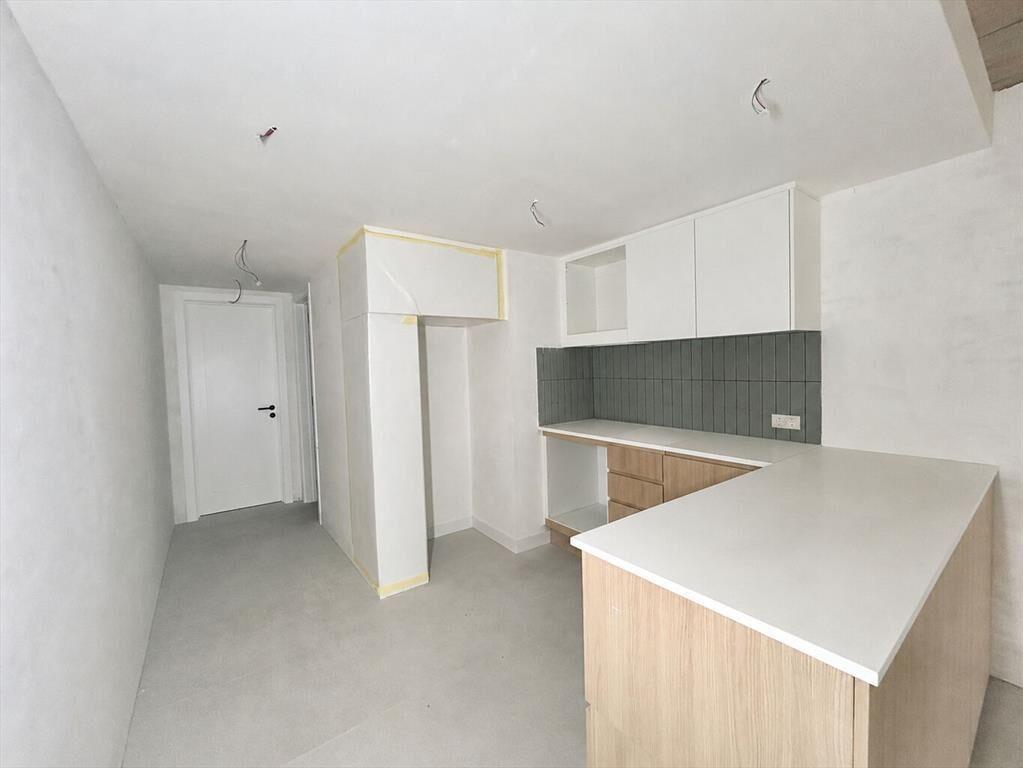 Venta apartamento 2 dormitorios con patio en Pocitos a estr
