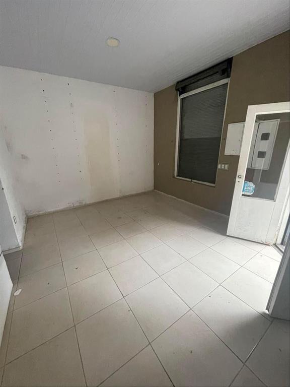 LOCAL COMERCIAL CON FRENTE A 2 CALLES D.ARAMBURÚ Y PORONGOS