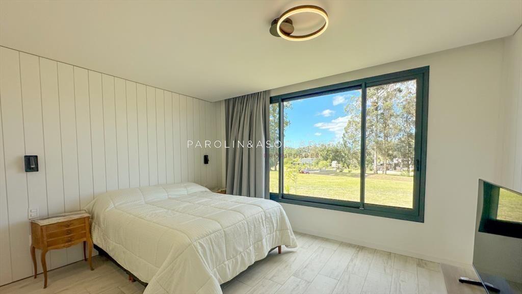 Casa en Venta de 4 dormitorios en suite, El La