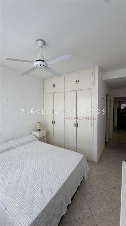 Apartamento de 2 dormitorios y medio en venta en