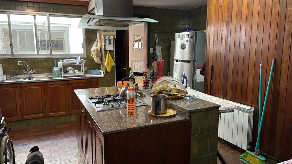 Venta de 2 excelentes casas en un padrón sobre J. Suarez...