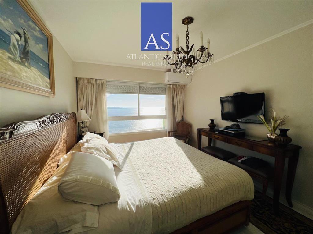Apartamento de 3 dormitorios en primera linea ,