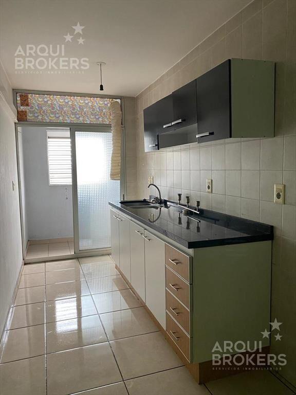 Apartamento de dos dormitorios en venta en Tres Cruces con