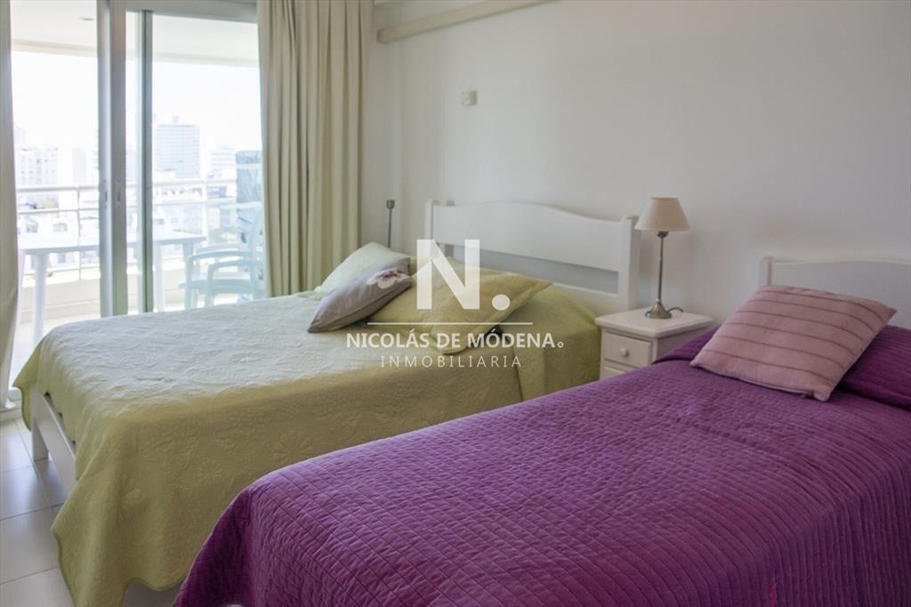 departamento en venta de 3 dormitorios en playa
