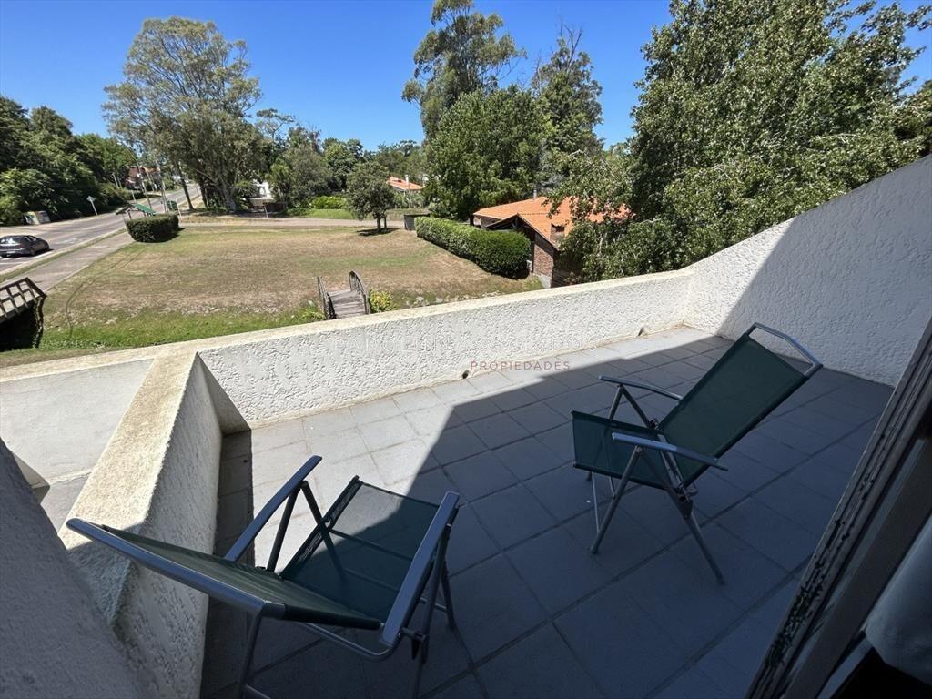 Casa de 3 dormitorios en venta en Pinares, Punta del Este.