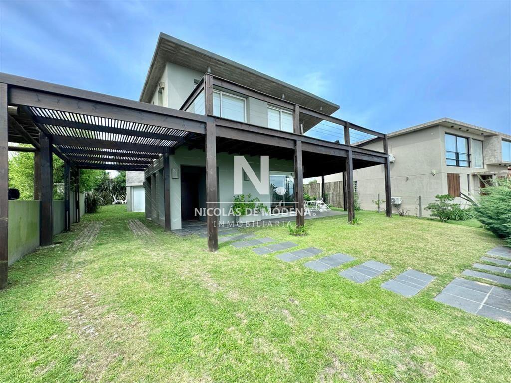 Excelente casa en Manantiales