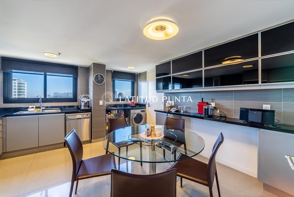 Piso alto en One, 3 suites más dependencia