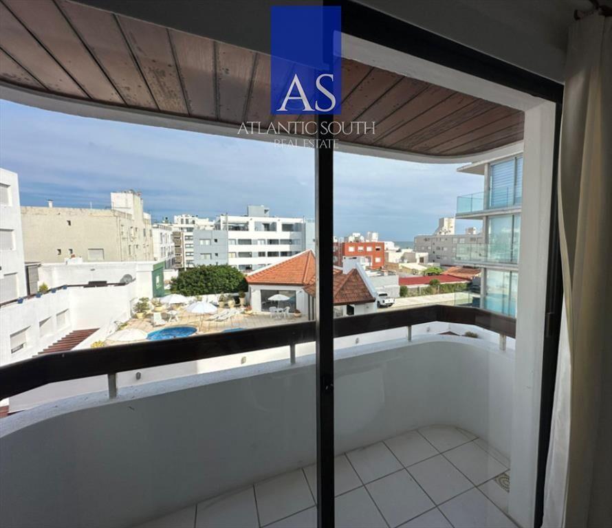 Apartamento de 1 dormitorio con vista al mar en