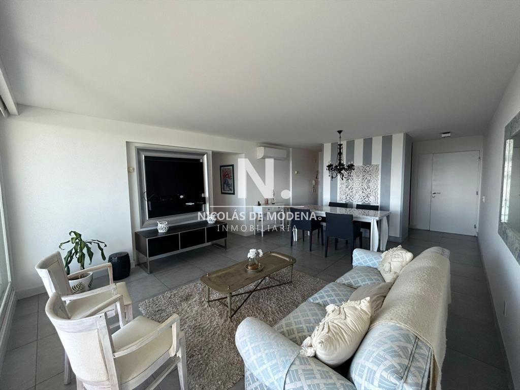 Apartamento en Venta de 2 dormitorios en Av. ,