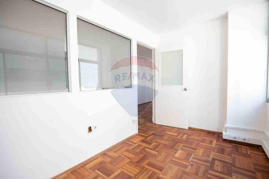 VENTA AMPLIA OFICINA EN CORDON CON BUENA RENTA