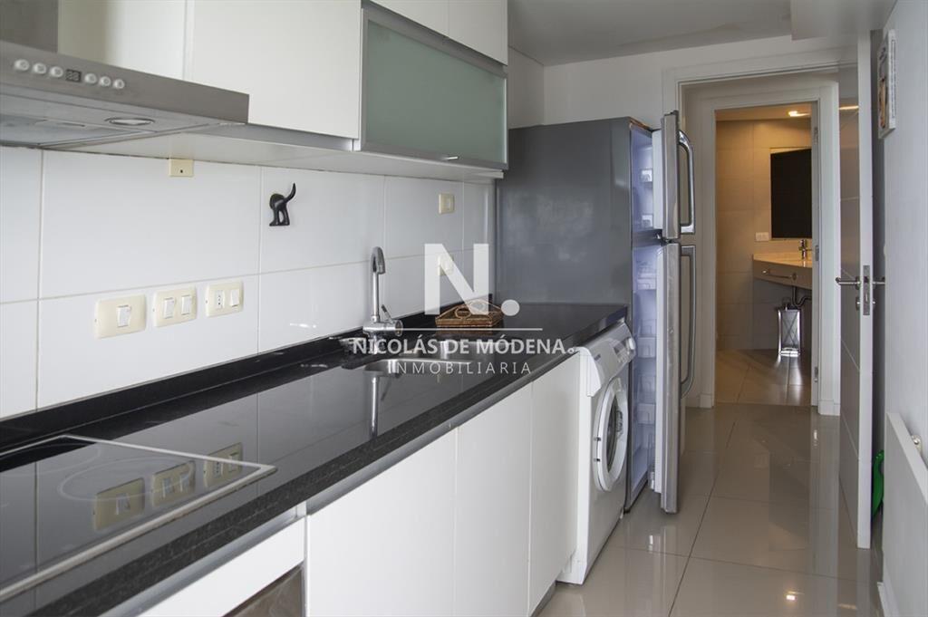 Vende apartamento de 3 dormitorios en Wind Tower,