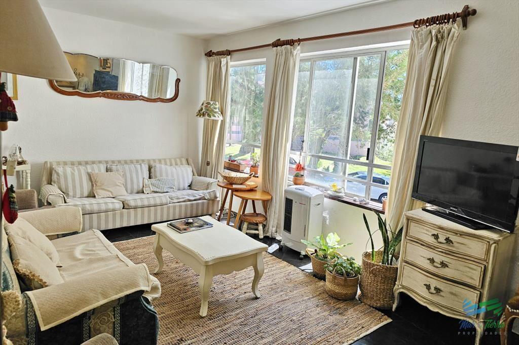 Se alquila apartamento 1 dormitorio con cochera