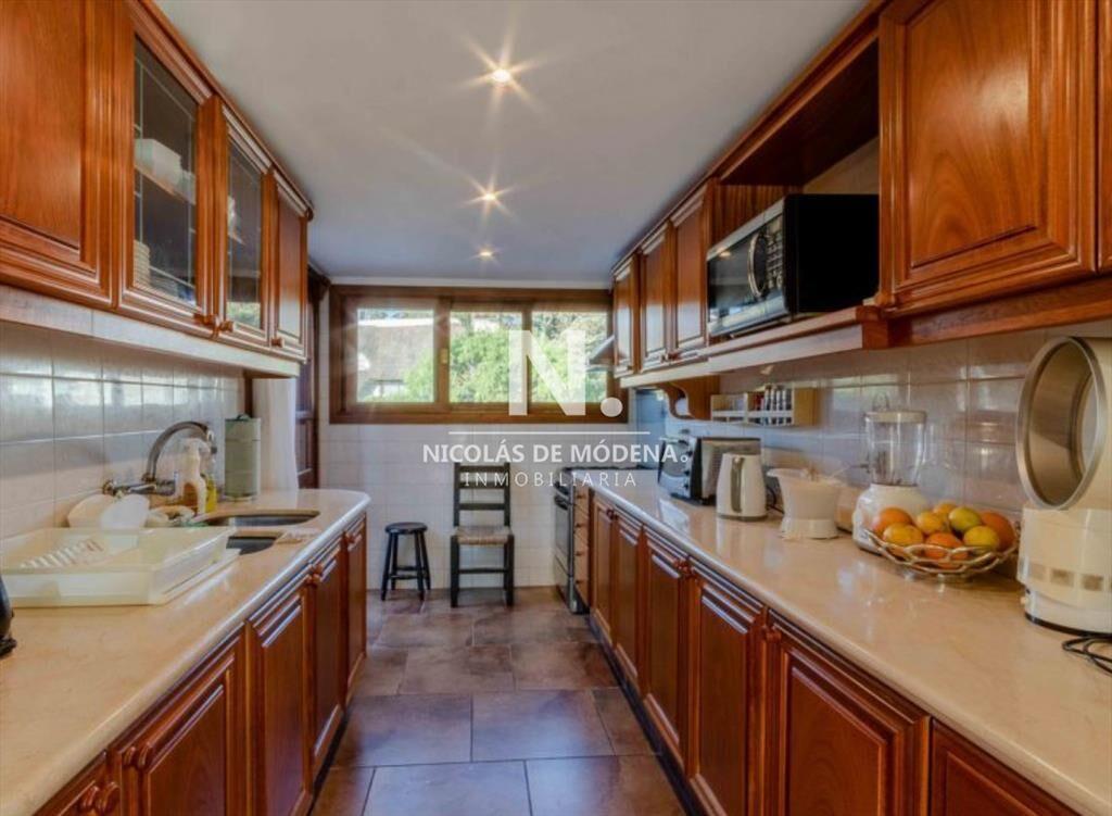 Espectacular mansion a solo metros de mar en venta, 8 dormi