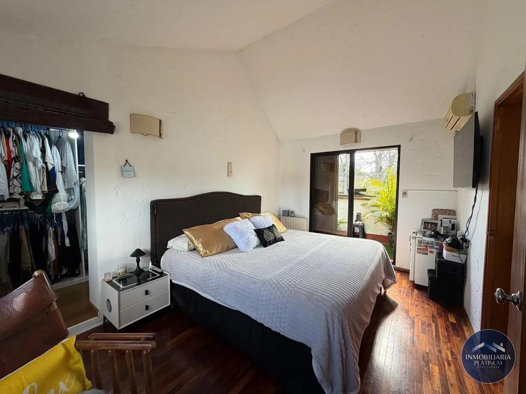 Casa en venta 4 dormitorios c/cochera, Carrasco