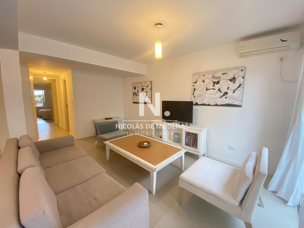 Vende apartamento de 2 Dormitorios en suite, con