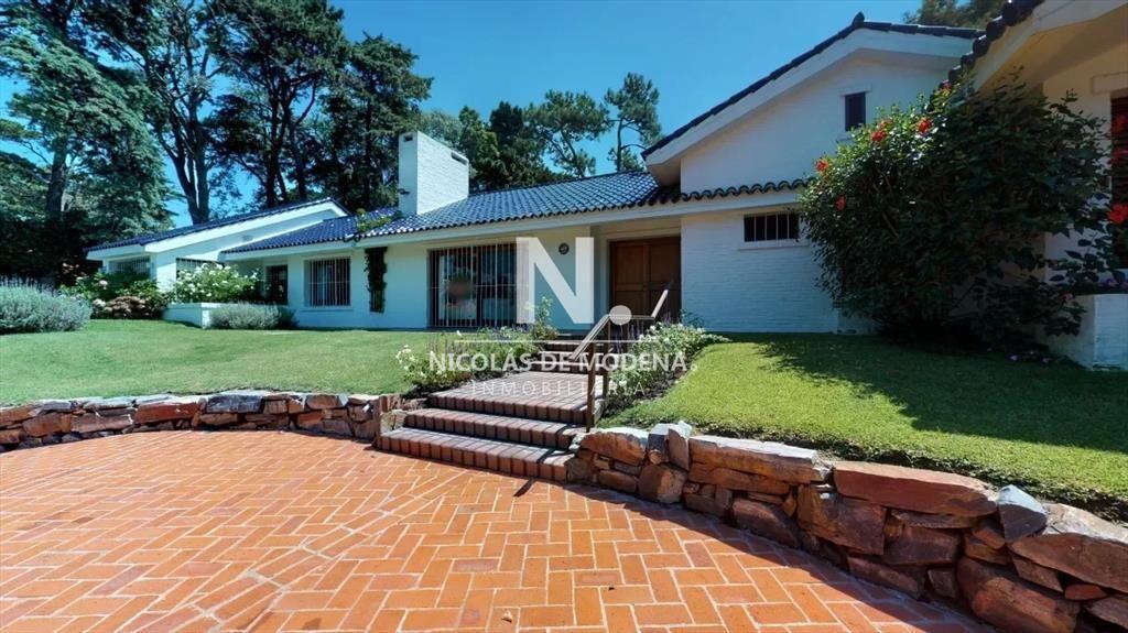 Casa en venta en Punta del este de 4 dormitorios.