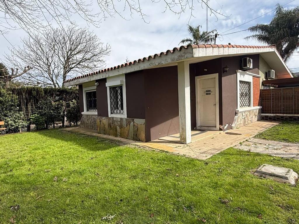 Venta casa Atlántida 2 dormitorios barbacoa jardin