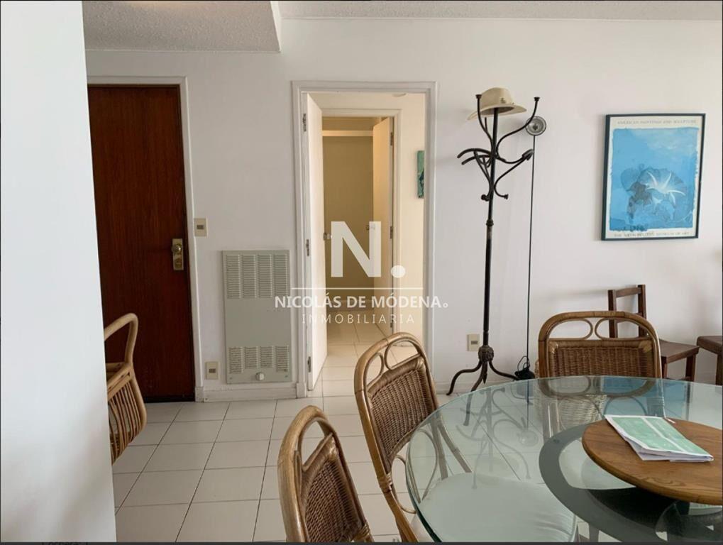 Apartamento en venta de  3 dormitorios,  3 baños