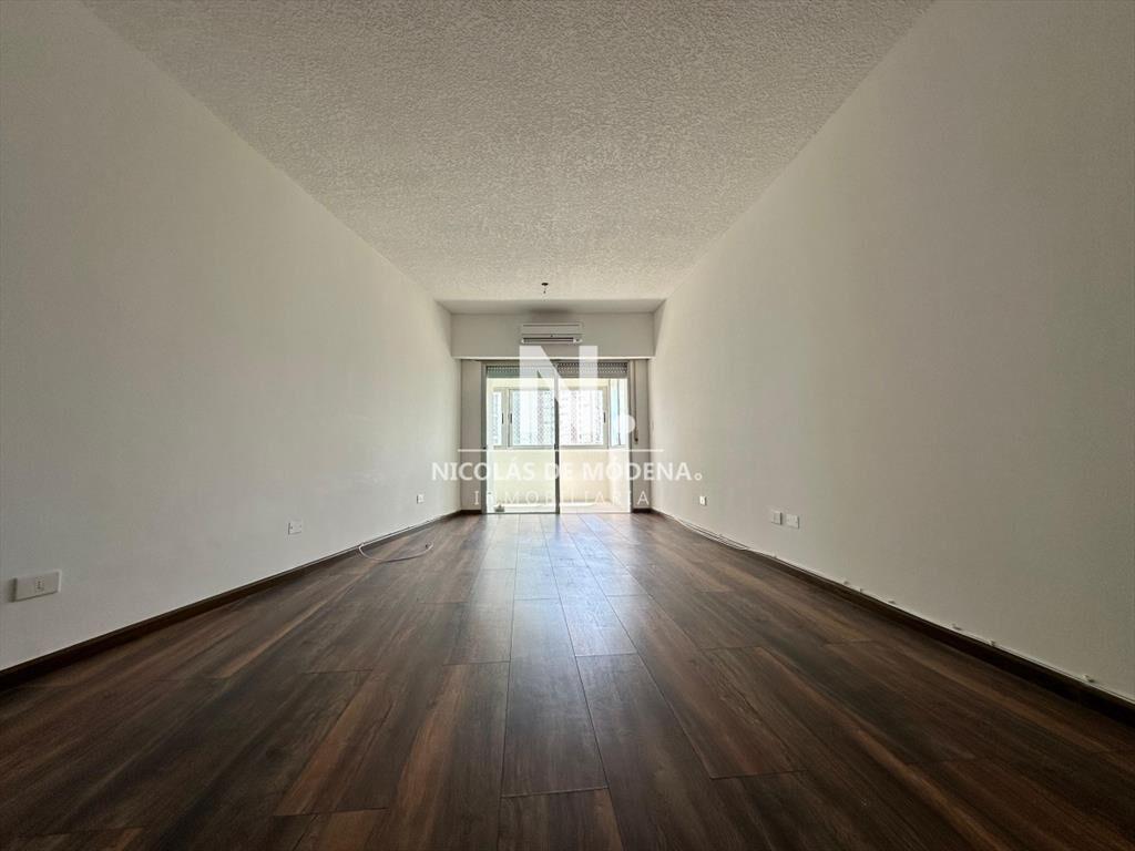 Apartamento de dos dormitorios y dependencia de