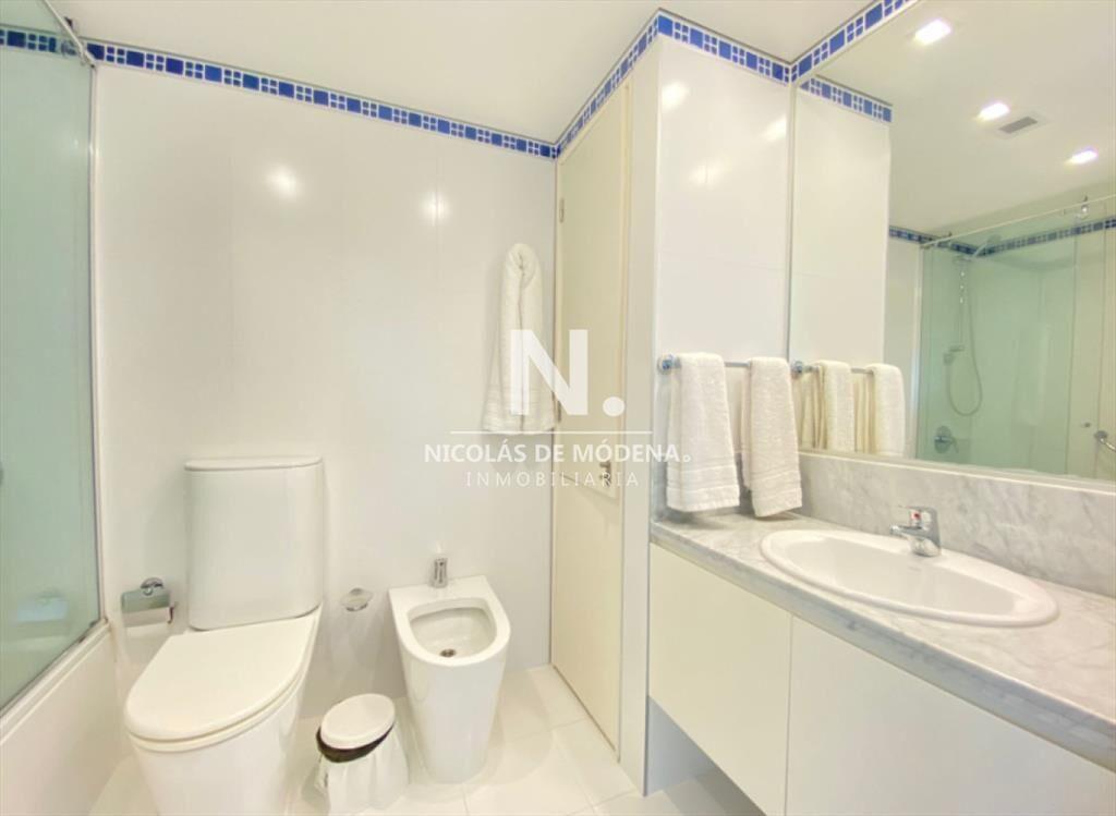 Vende Apartamento de 2 dormitorios frente al mar,