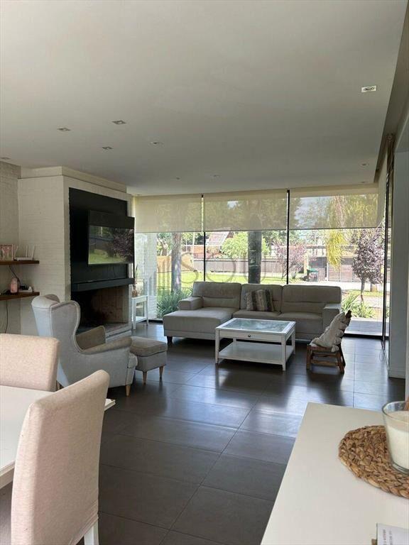 VENTA CASA 4 DORMITORIOS GRAN TERRENO PINAR SUR