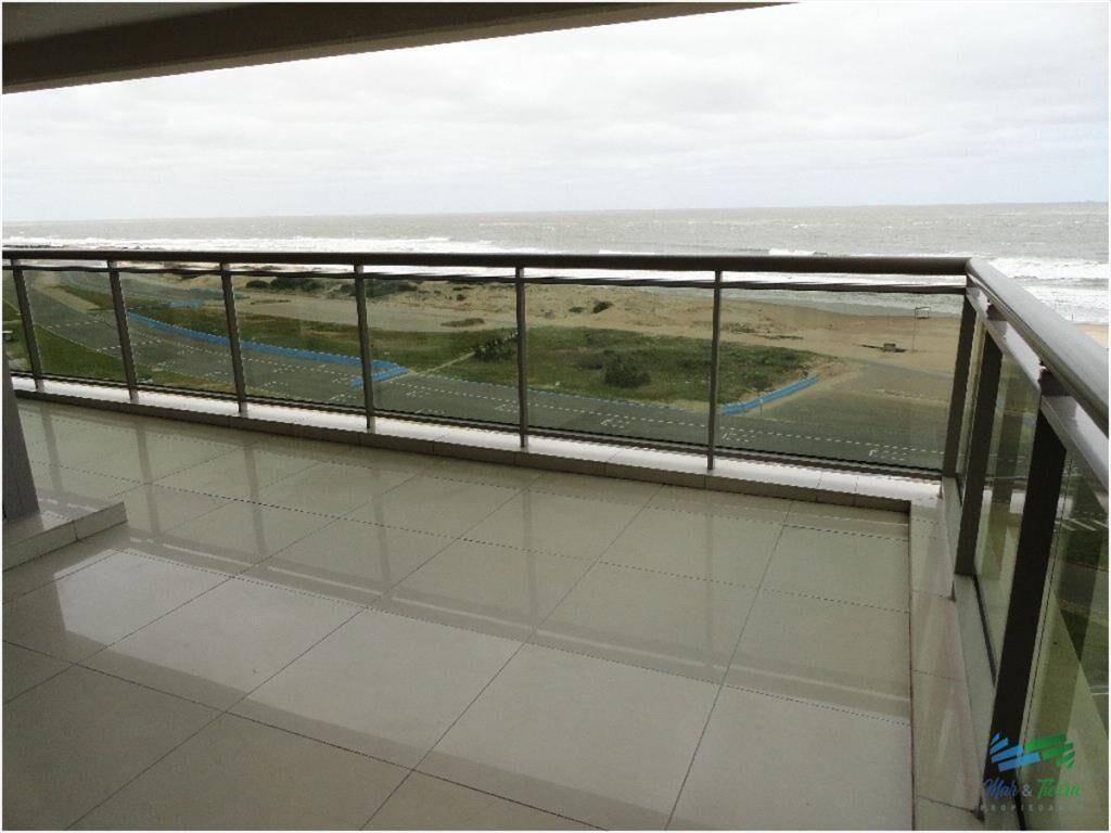 Apartamento en Brava, 3 dormitorios *