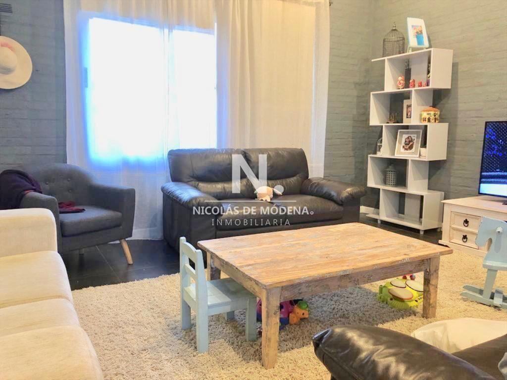 Hermosa casa de 4 dormitorios.