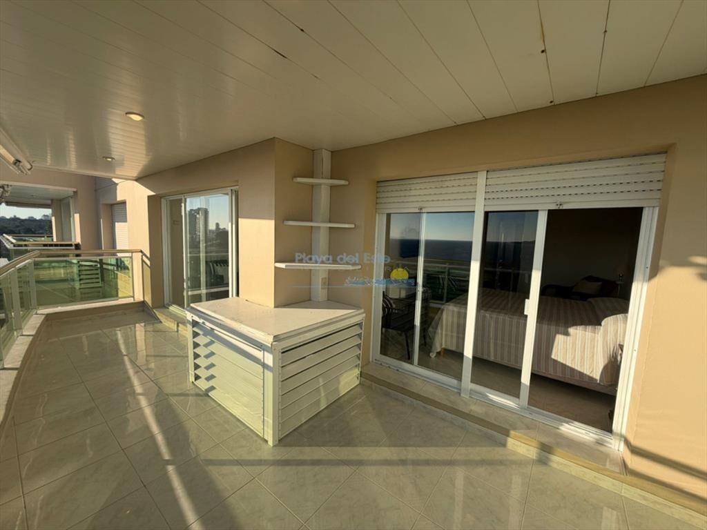 Apartamento de 3 dormitorios en Punta del este ,