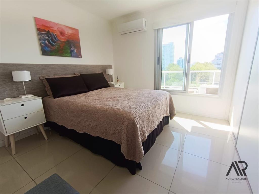 Apartamento en venta c/ cochera en Playa Brava