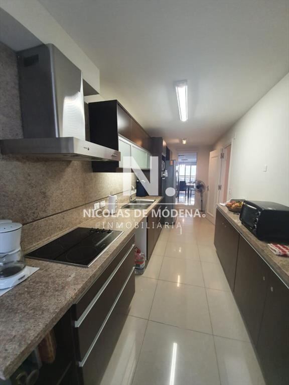 Departamento en venta en torre de categoría,