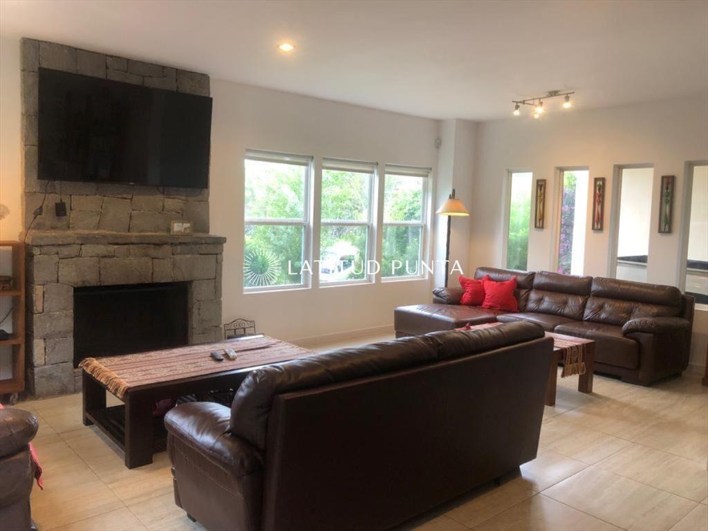 Rincon del Indio, casa en alquiler con piscina
