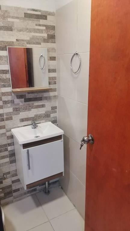 Alquiler Casa 1 dormitorio con patio y parrillero, en excel