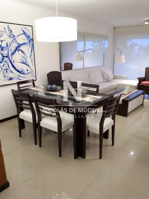Apartamento con excelente ubicación.