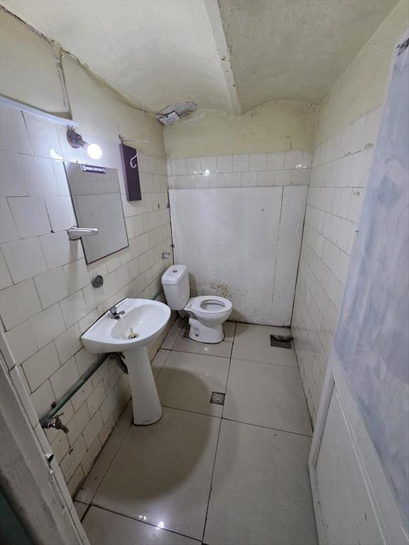 18 de julio y Vazquez, 170 m2 de planta, 4,5 mts de frente