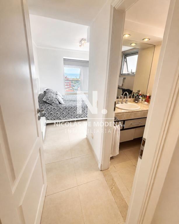 Vende Apartamento de 2 dormitorios con vista parcial al mar