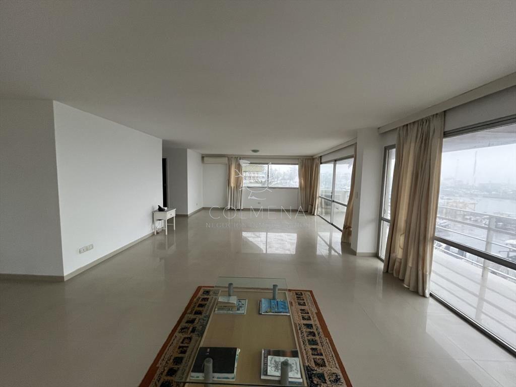 Apartamento en venta, puerto Punta del Este.