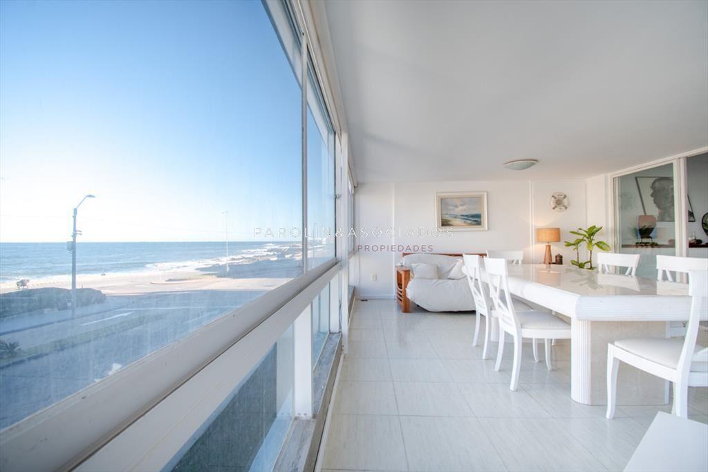 Apartamento en venta de 4 dormitorios en Punta del Este.