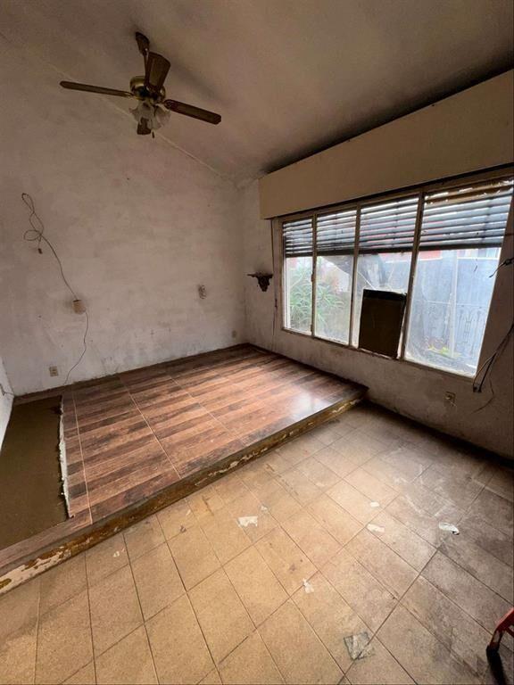 CASA EN ALQUILER POCITOS, REQUIERE REPARACIONES